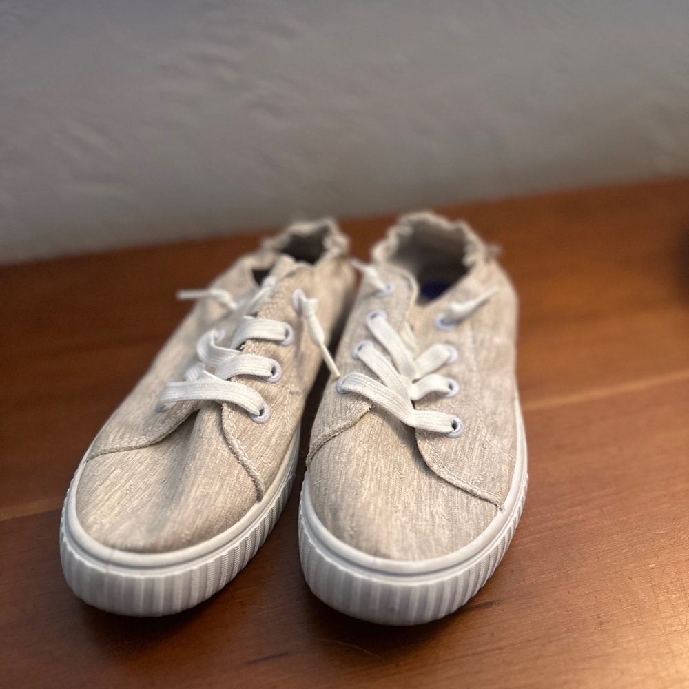 Tommy Bahama Cream Off White Slip-On No Tie Shoes